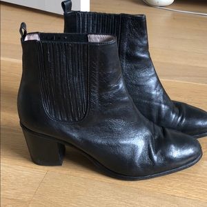 ~SOLD~Black leather Chelsea boots